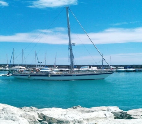 Hallberg Rassy 42